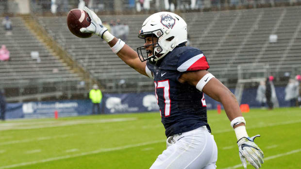 UConn Defender Omar Fortt